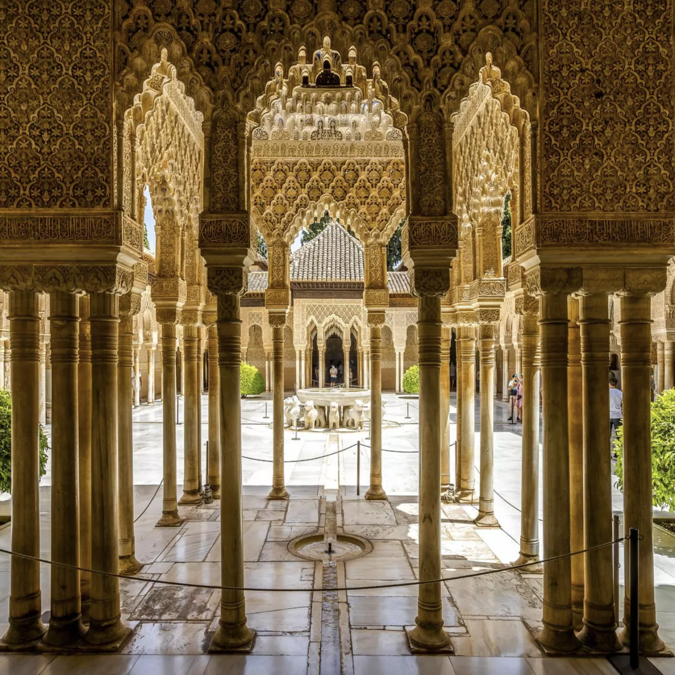 La Alhambra de Granada: Arquitectura Nazarí y Belleza Eterna