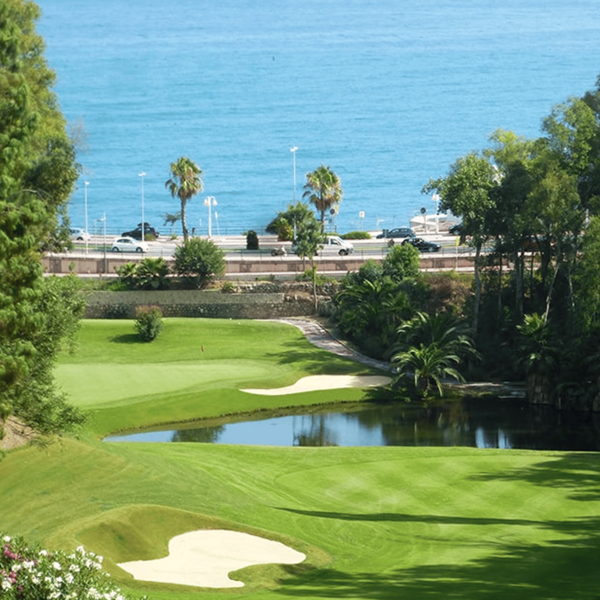 Campo de golf de Torrequebrada a 15 minutos del piso turístico Ocean Breeze