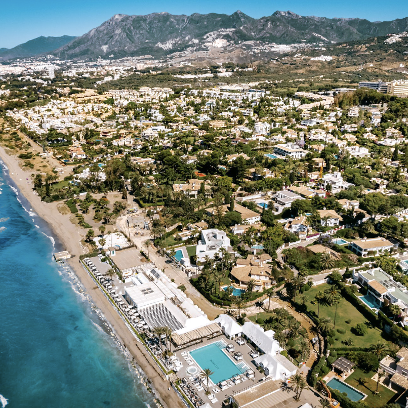 Marbella Brillante: Lujo y Sol en la Costa del Sol