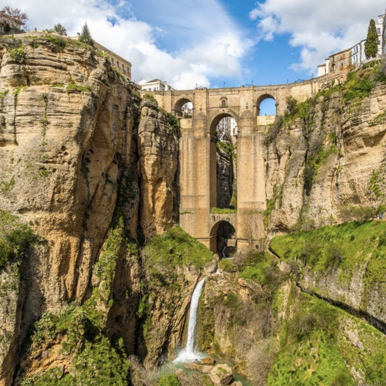 Ronda, la Ciudad Soñada: Vistas Impresionantes desde el Tajo