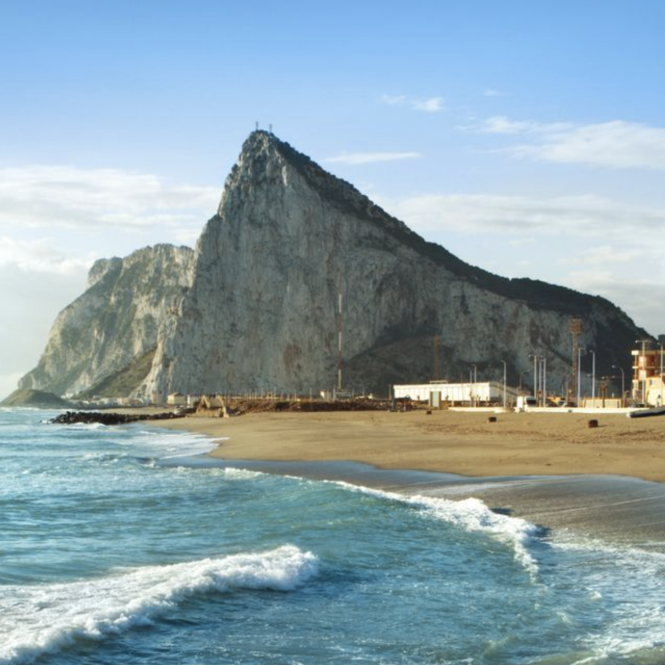 Gibraltar: Fortaleza Histórica y Vistas Impresionantes del Estrecho